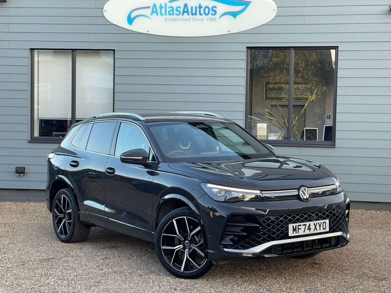 A 2024 VOLKSWAGEN TIGUAN 1.5 TSI eHybrid 19.7kWh R-Line SUV 5dr Petrol Plug-in Hybrid DSG Euro 6 (s/ A 2024 VOLKSWAGEN TIGUAN 1.5 TSI eHybrid 19.7kWh R-Line SUV 5dr Petrol Plug-in Hybrid DSG Euro 6 (s/