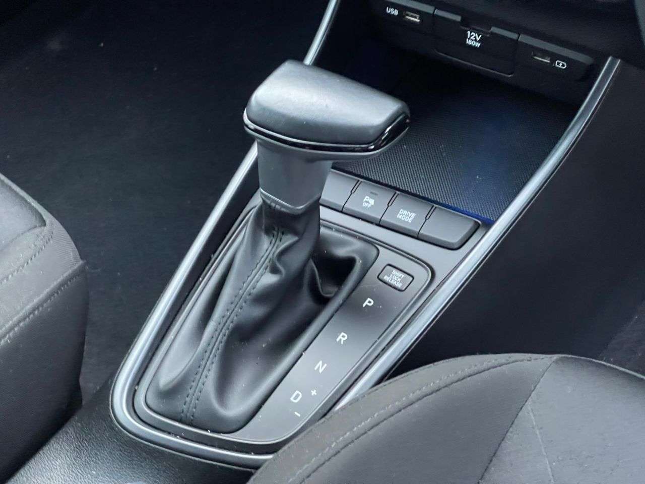 A 2023 HYUNDAI BAYON 1.0 T-GDi MHEV SE Connect SUV 5dr Petrol Hybrid DCT Euro 6 (s/s) (100 ps) A 2023 HYUNDAI BAYON 1.0 T-GDi MHEV SE Connect SUV 5dr Petrol Hybrid DCT Euro 6 (s/s) (100 ps)