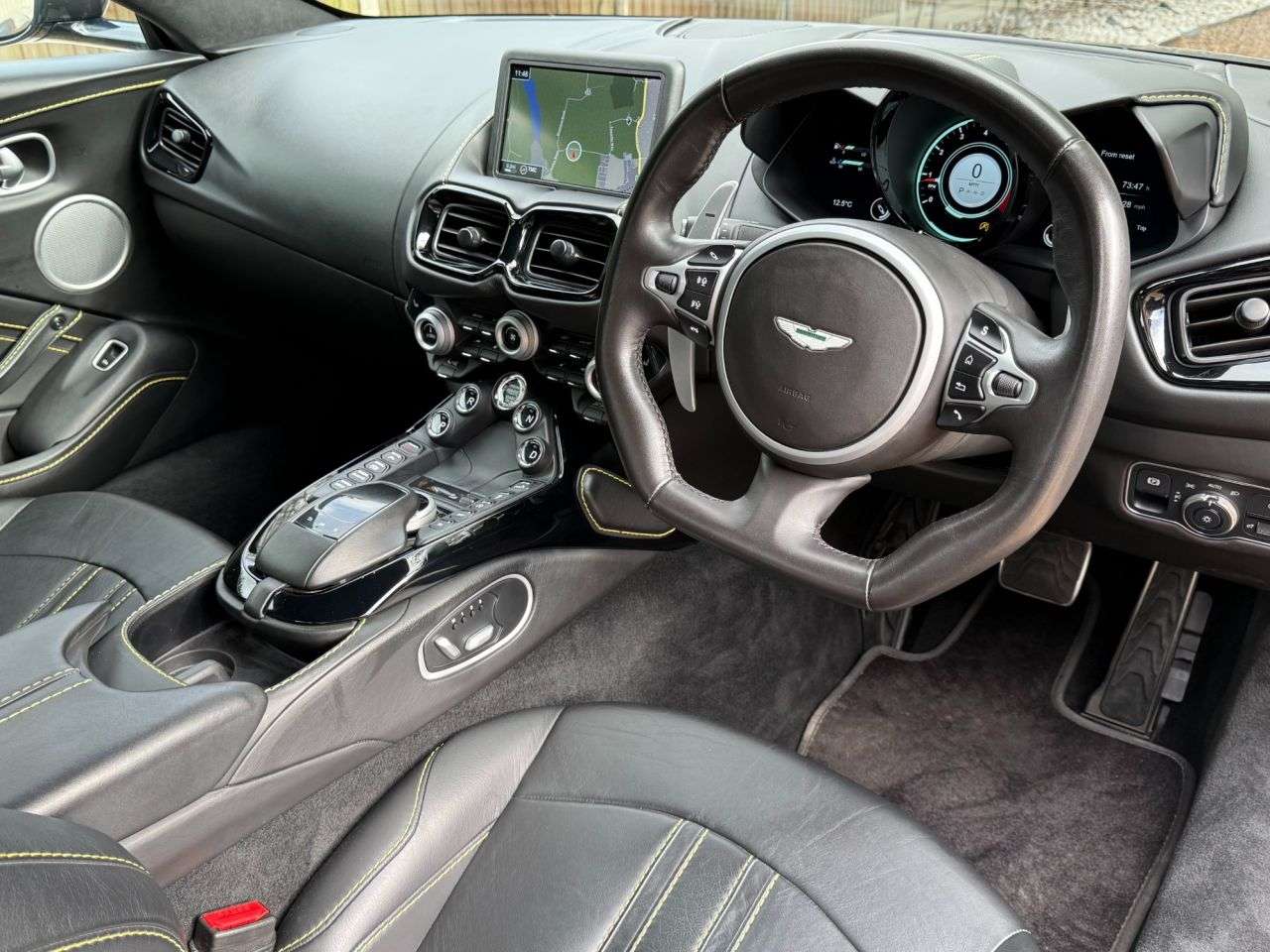 null ASTON MARTIN VANTAGE null ASTON MARTIN VANTAGE