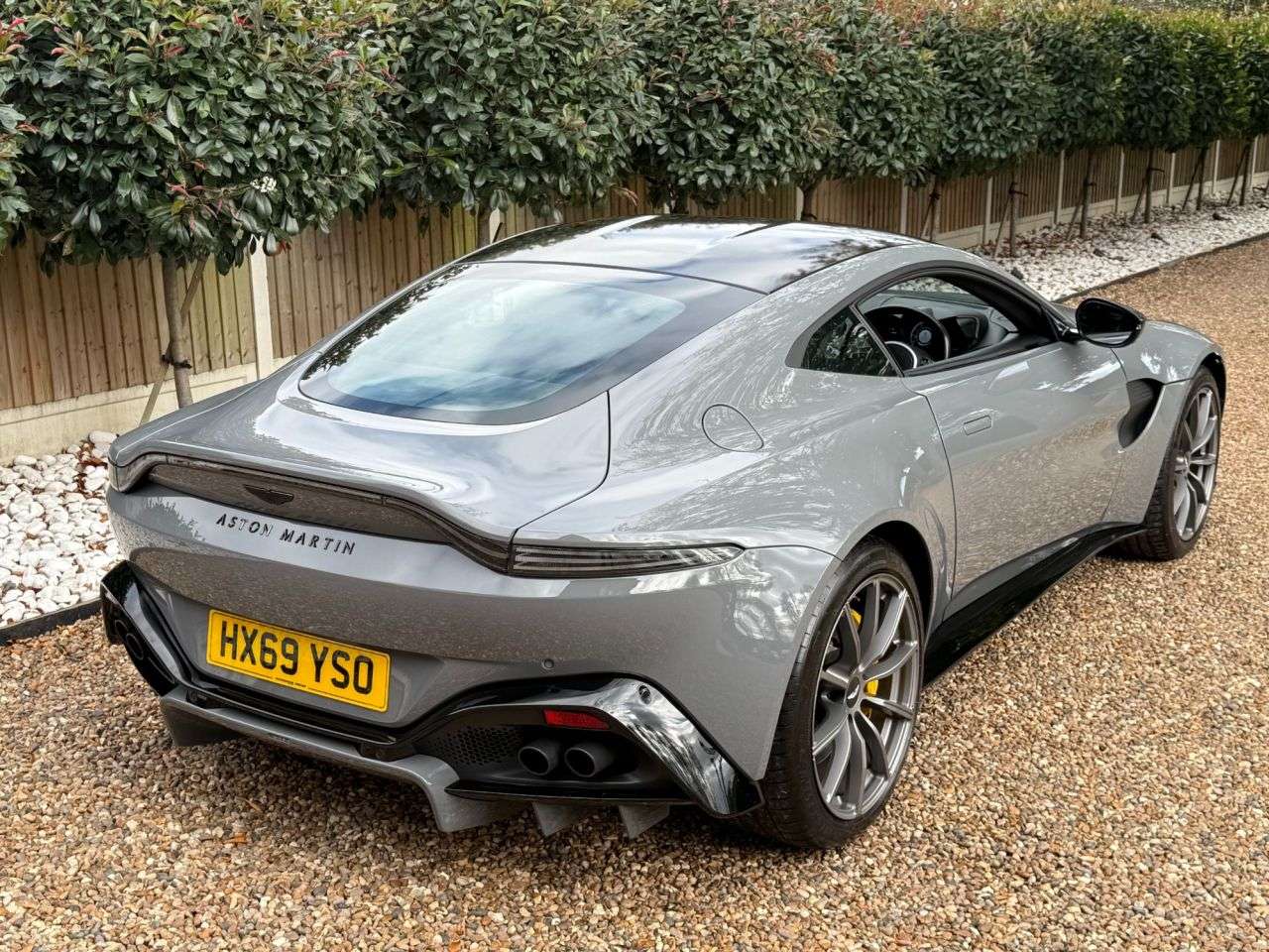 null ASTON MARTIN VANTAGE null ASTON MARTIN VANTAGE