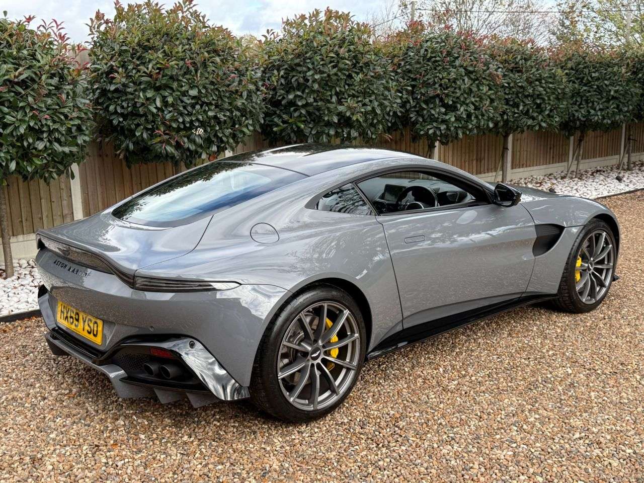 null ASTON MARTIN VANTAGE null ASTON MARTIN VANTAGE