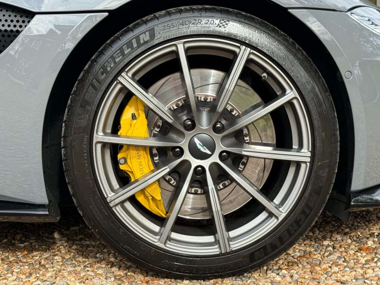 null ASTON MARTIN VANTAGE null ASTON MARTIN VANTAGE