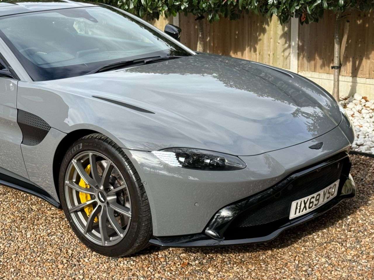 null ASTON MARTIN VANTAGE null ASTON MARTIN VANTAGE