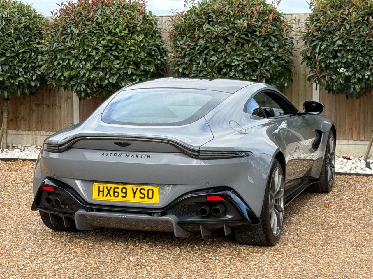 null ASTON MARTIN VANTAGE null ASTON MARTIN VANTAGE