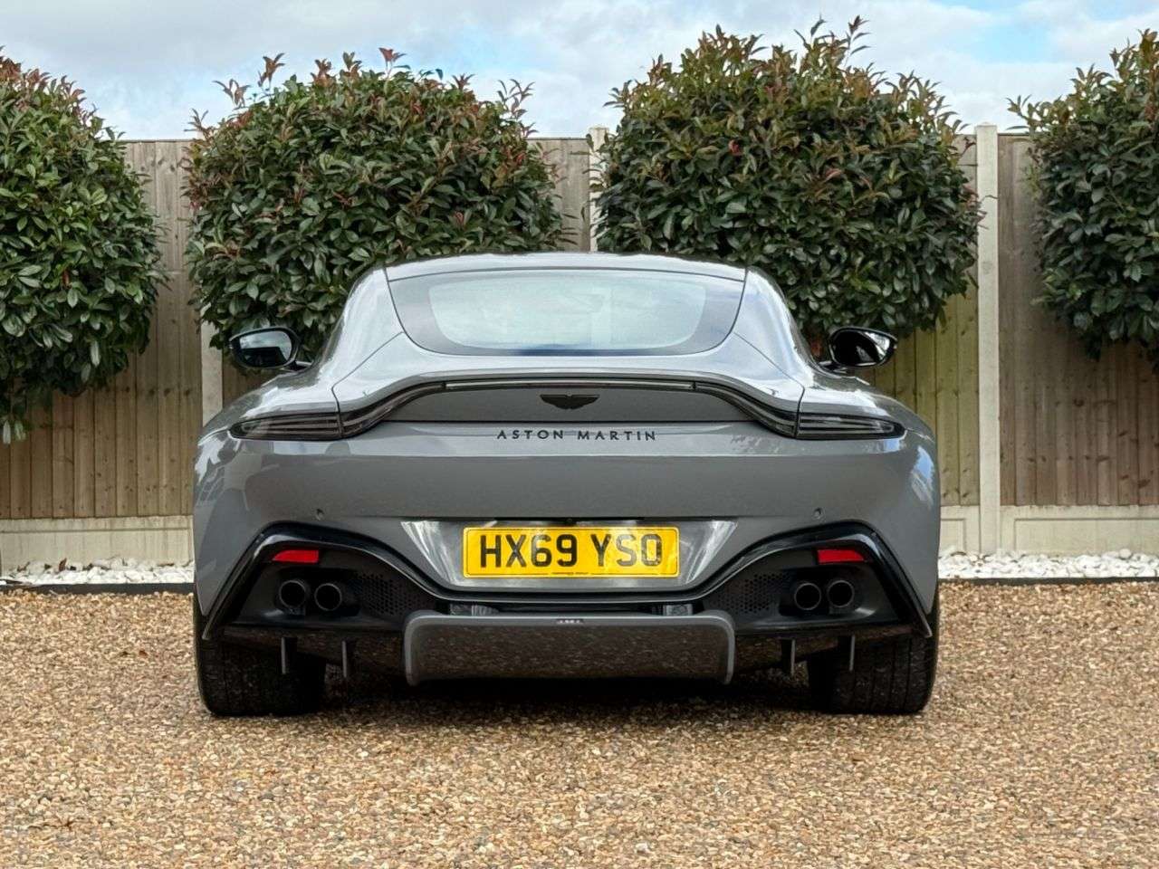 null ASTON MARTIN VANTAGE null ASTON MARTIN VANTAGE