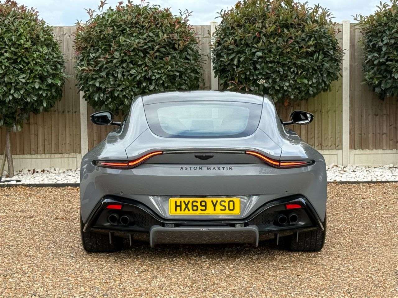 null ASTON MARTIN VANTAGE null ASTON MARTIN VANTAGE