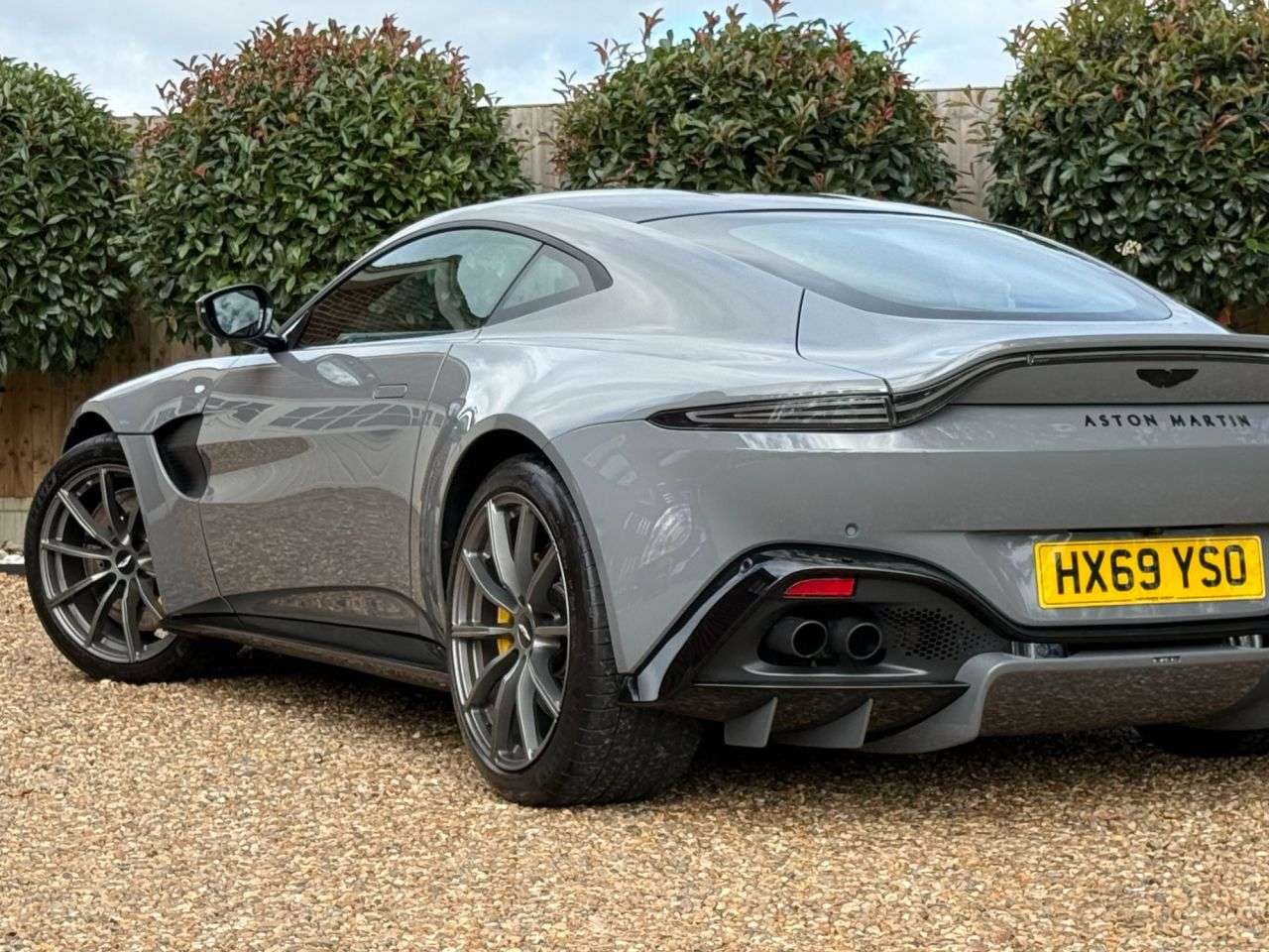 null ASTON MARTIN VANTAGE null ASTON MARTIN VANTAGE