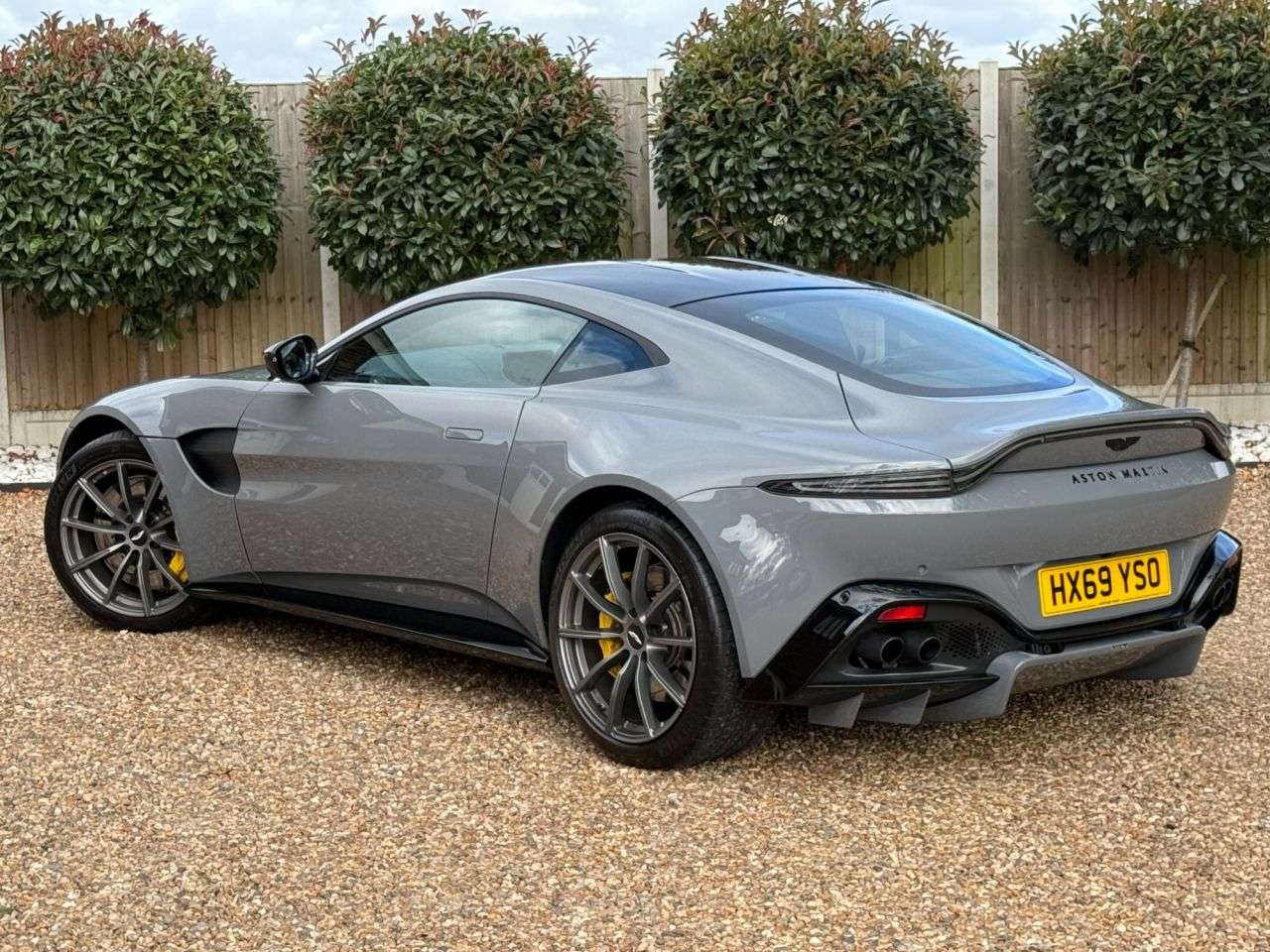 null ASTON MARTIN VANTAGE null ASTON MARTIN VANTAGE