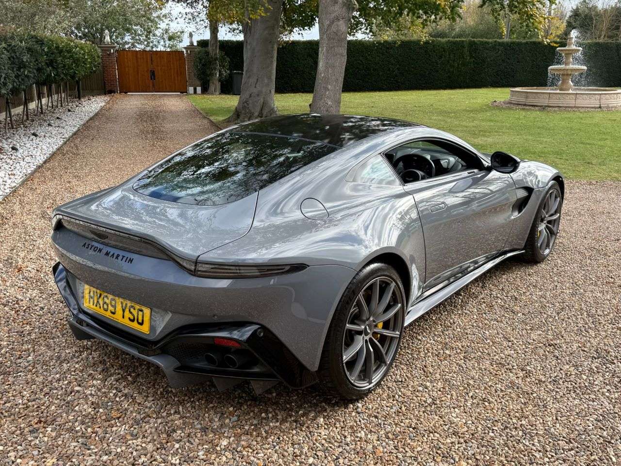 null ASTON MARTIN VANTAGE null ASTON MARTIN VANTAGE