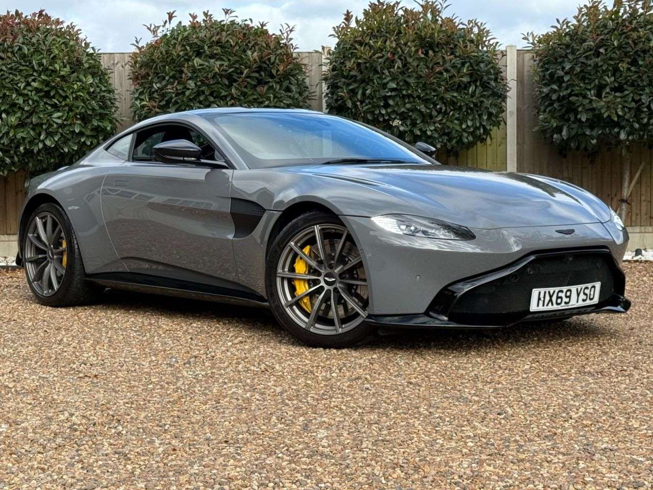 null ASTON MARTIN VANTAGE null ASTON MARTIN VANTAGE