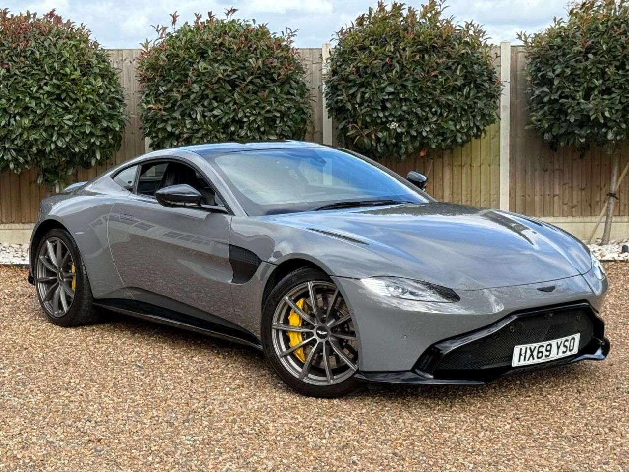 null ASTON MARTIN VANTAGE null ASTON MARTIN VANTAGE
