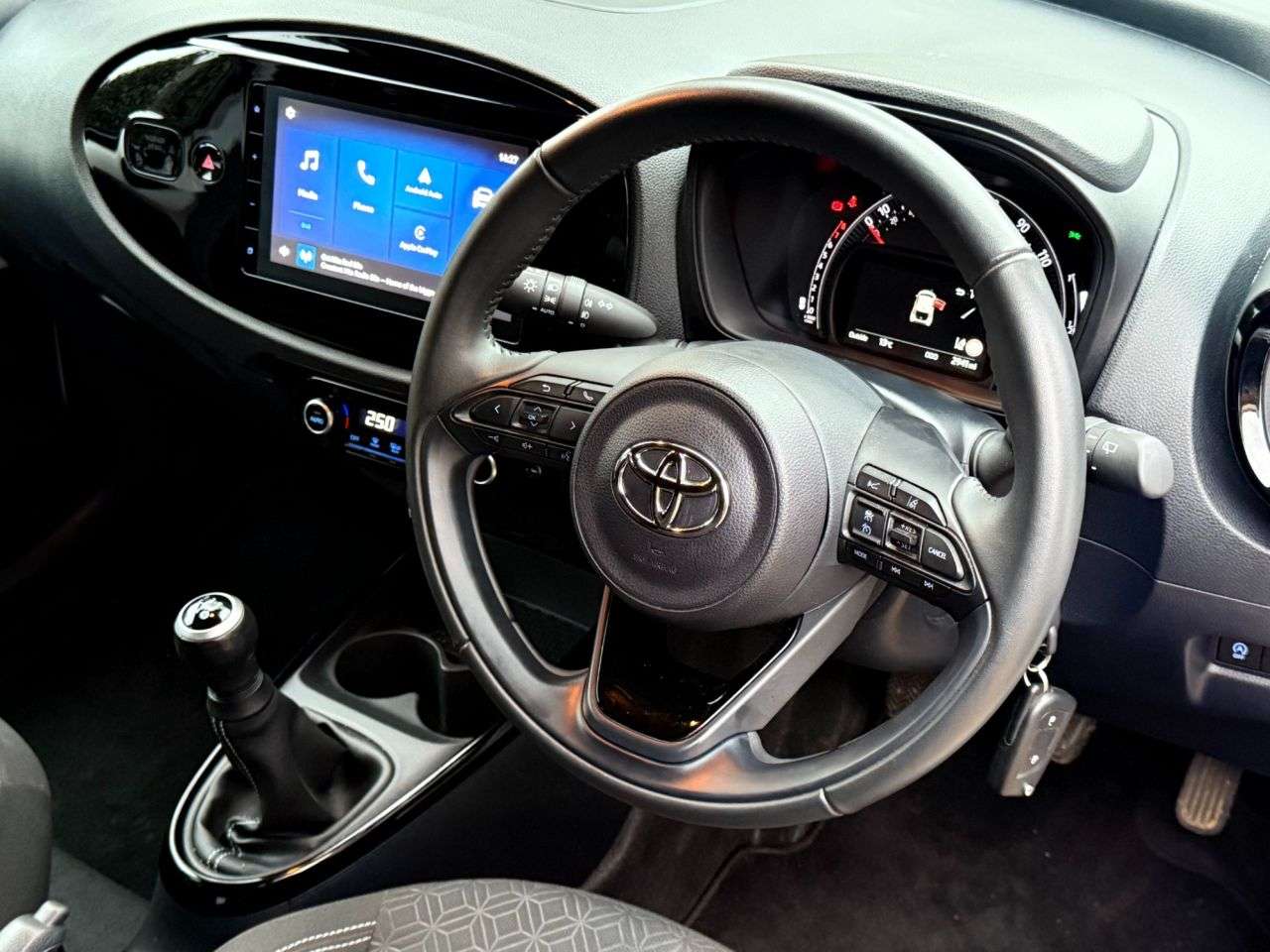 2024 TOYOTA AYGO X 2024 TOYOTA AYGO X