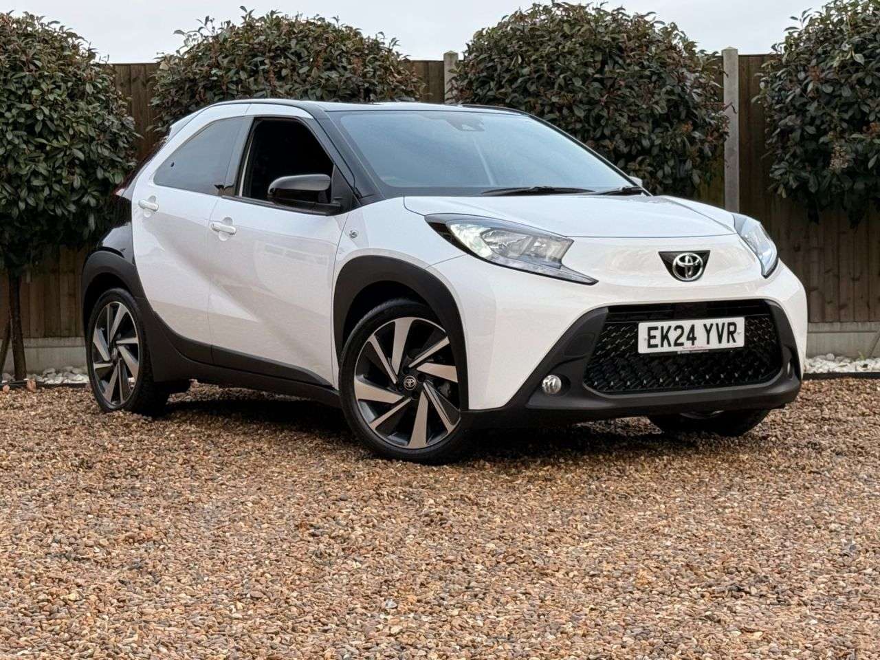 A 0 TOYOTA AYGO X 1.0 VVT-i Edge Hatchback 5dr Petrol Manual Euro 6 ULTRA LOW 2900 MILES (s/s A 0 TOYOTA AYGO X 1.0 VVT-i Edge Hatchback 5dr Petrol Manual Euro 6 ULTRA LOW 2900 MILES (s/s