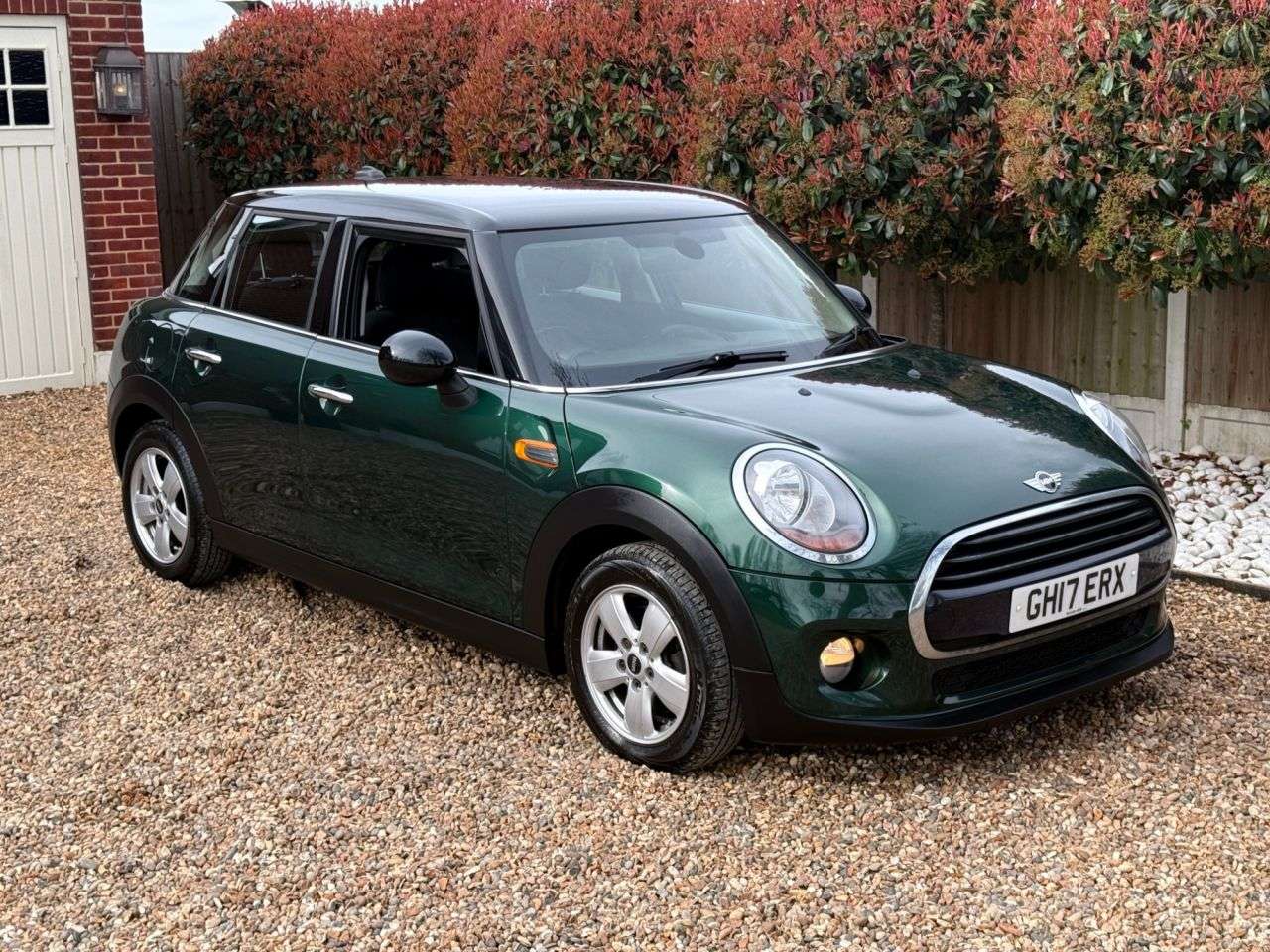 A 2017 MINI HATCH COOPER 1.5 Cooper Hatchback 5dr Petrol Auto Euro 6 (s/s) (136 ps) A 2017 MINI HATCH COOPER 1.5 Cooper Hatchback 5dr Petrol Auto Euro 6 (s/s) (136 ps)
