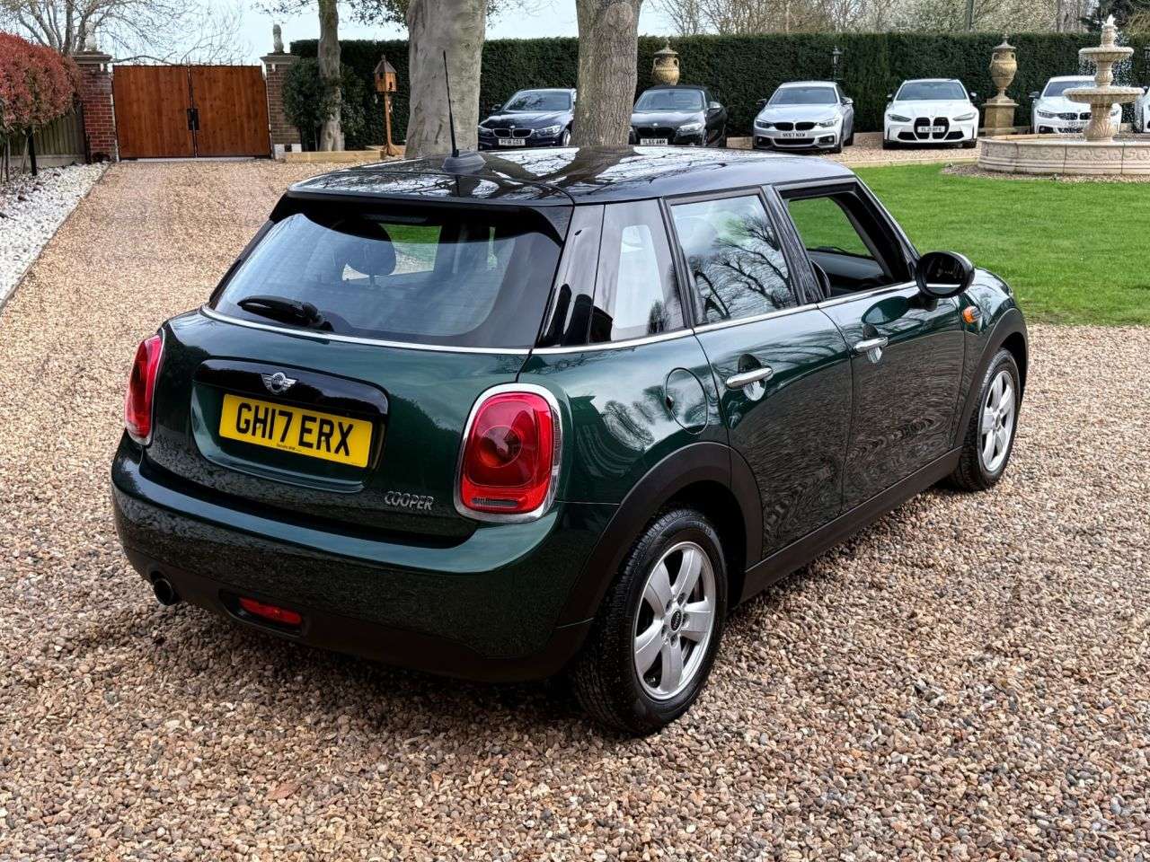 A 2017 MINI HATCH COOPER 1.5 Cooper Hatchback 5dr Petrol Auto Euro 6 (s/s) (136 ps) A 2017 MINI HATCH COOPER 1.5 Cooper Hatchback 5dr Petrol Auto Euro 6 (s/s) (136 ps)