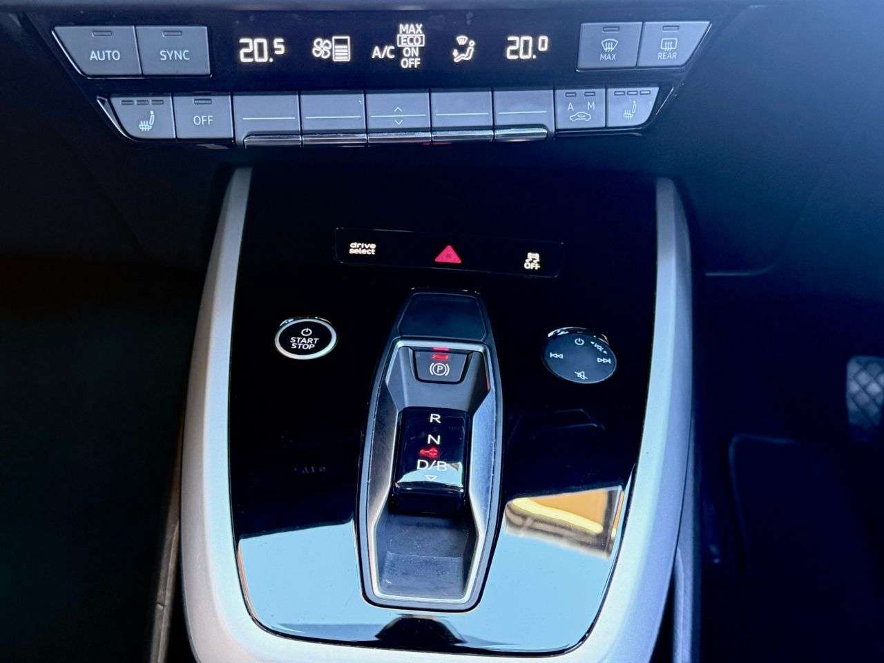 2021 AUDI Q4 E-TRON 2021 AUDI Q4 E-TRON