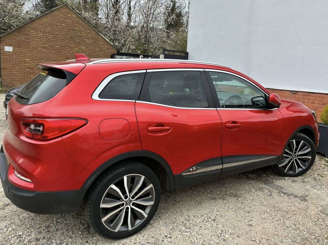A 2019 RENAULT KADJAR 1.3 TCe Iconic SUV 5dr Petrol Manual Euro 6 (s/s) (140 ps) A 2019 RENAULT KADJAR 1.3 TCe Iconic SUV 5dr Petrol Manual Euro 6 (s/s) (140 ps)