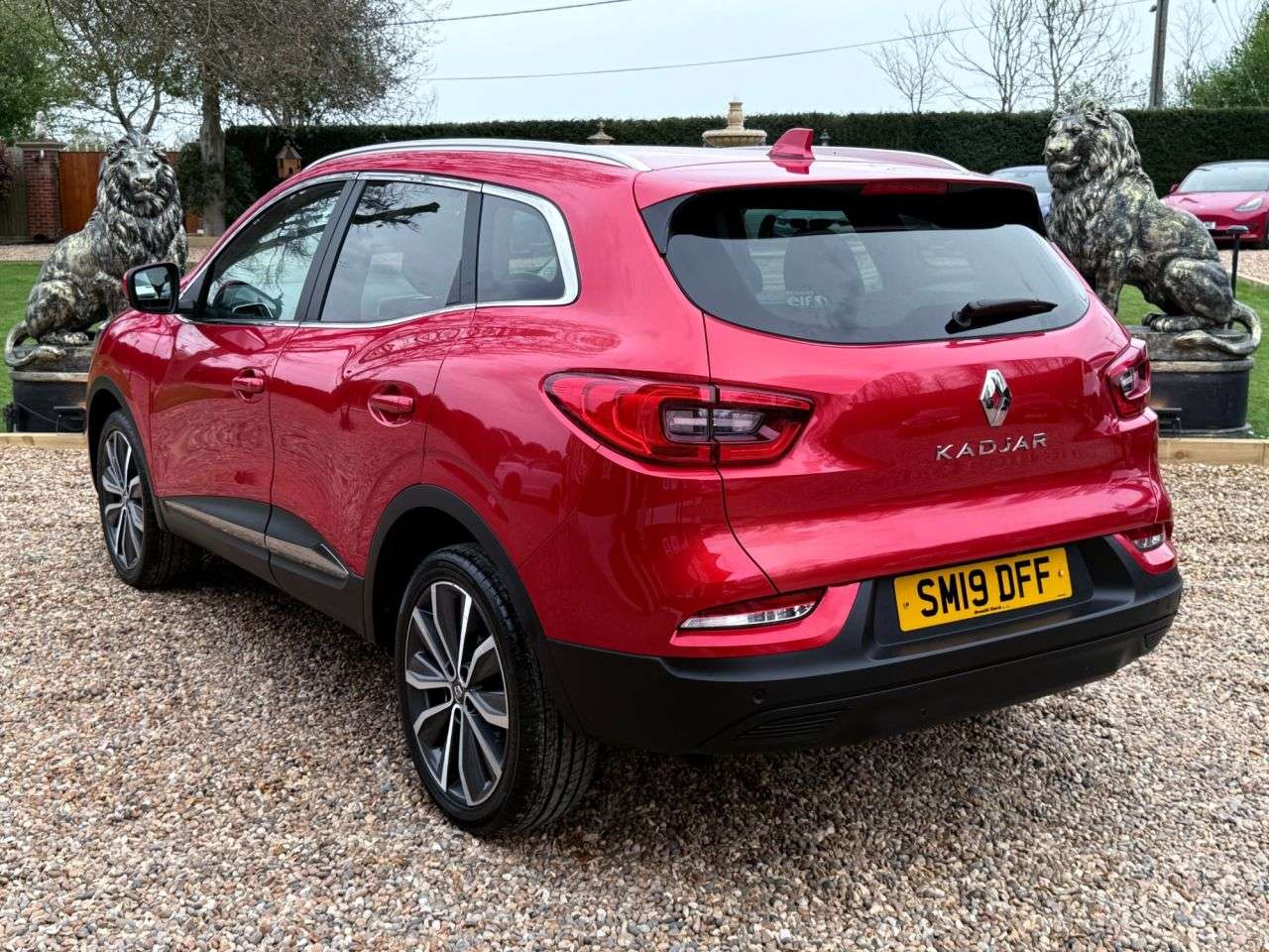 A 2019 RENAULT KADJAR 1.3 TCe Iconic SUV 5dr Petrol Manual Euro 6 (s/s) (140 ps) A 2019 RENAULT KADJAR 1.3 TCe Iconic SUV 5dr Petrol Manual Euro 6 (s/s) (140 ps)