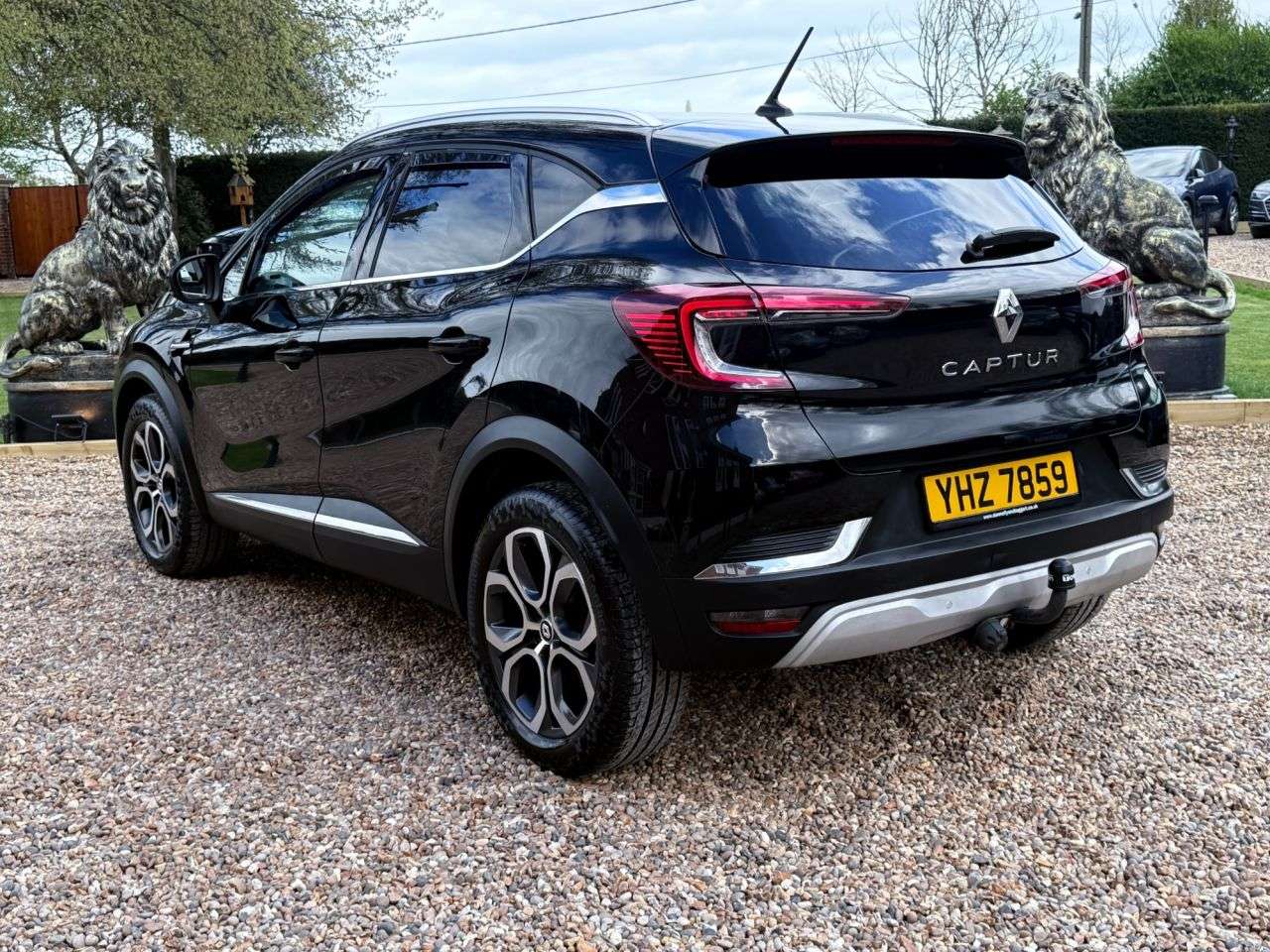 A 2022 RENAULT CAPTUR 1.3 TCe SE Edition SUV 5dr Petrol Manual Euro 6 (s/s) (140 ps) A 2022 RENAULT CAPTUR 1.3 TCe SE Edition SUV 5dr Petrol Manual Euro 6 (s/s) (140 ps)