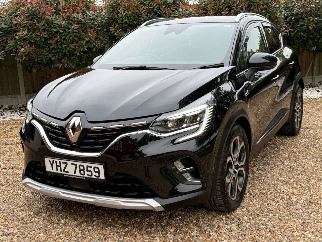 A 2022 RENAULT CAPTUR 1.3 TCe SE Edition SUV 5dr Petrol Manual Euro 6 (s/s) (140 ps) A 2022 RENAULT CAPTUR 1.3 TCe SE Edition SUV 5dr Petrol Manual Euro 6 (s/s) (140 ps)