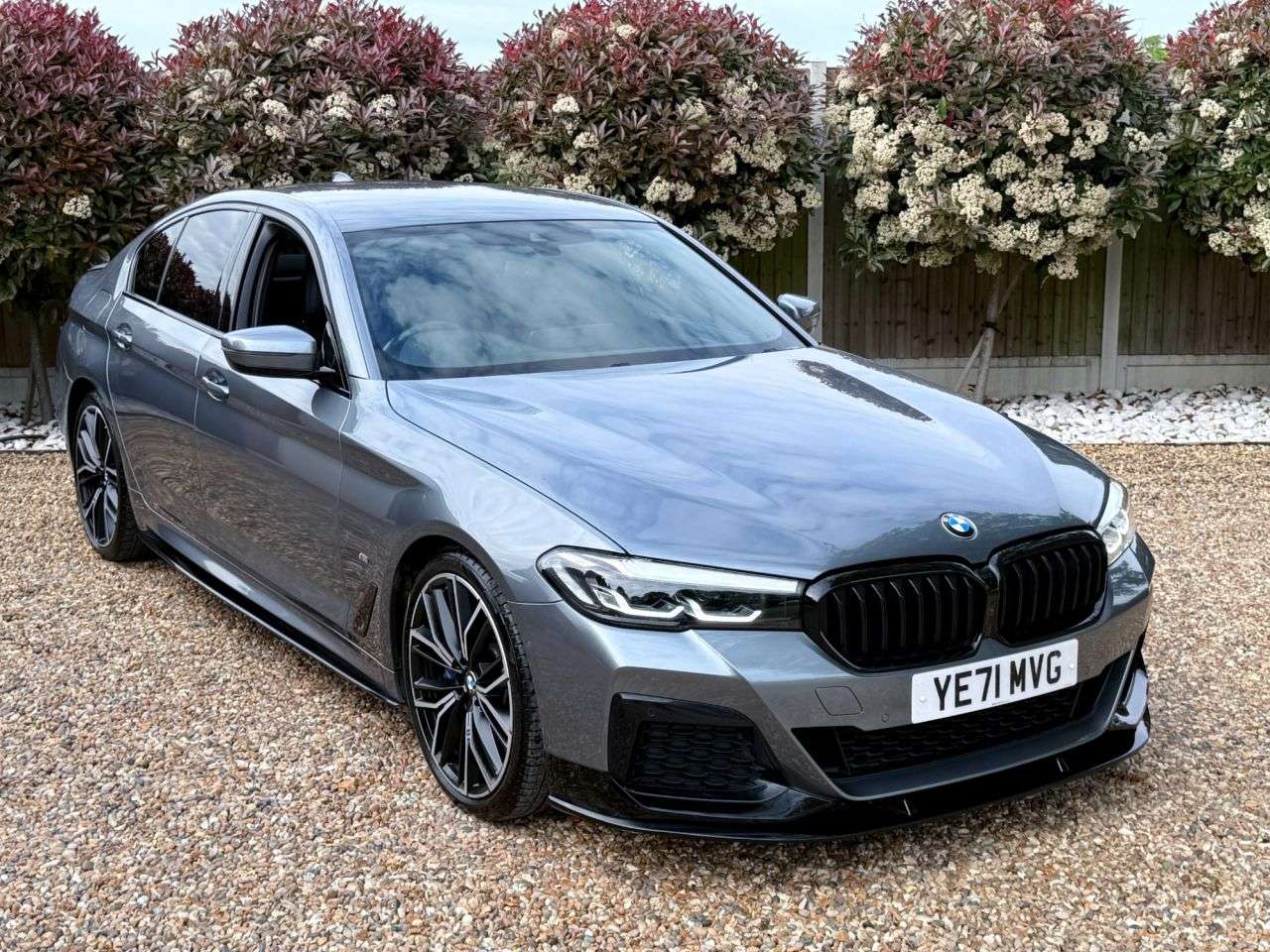A 2021 BMW 5 SERIES 2.0 520d MHT M Sport FULL BODY KIT Saloon 4dr Diesel Hybrid Steptronic Euro A 2021 BMW 5 SERIES 2.0 520d MHT M Sport FULL BODY KIT Saloon 4dr Diesel Hybrid Steptronic Euro