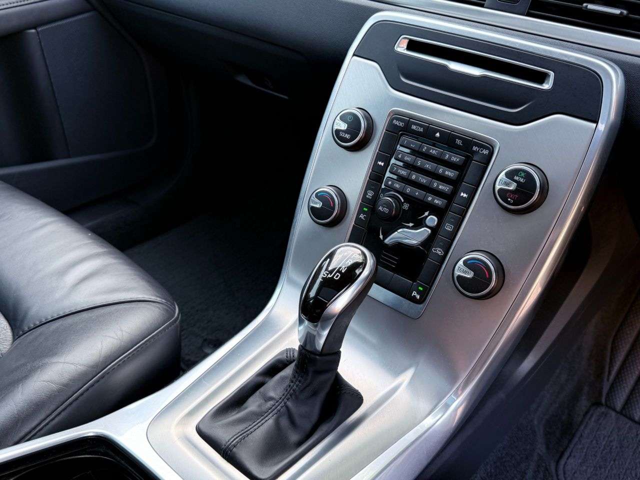2013 VOLVO V70 2013 VOLVO V70