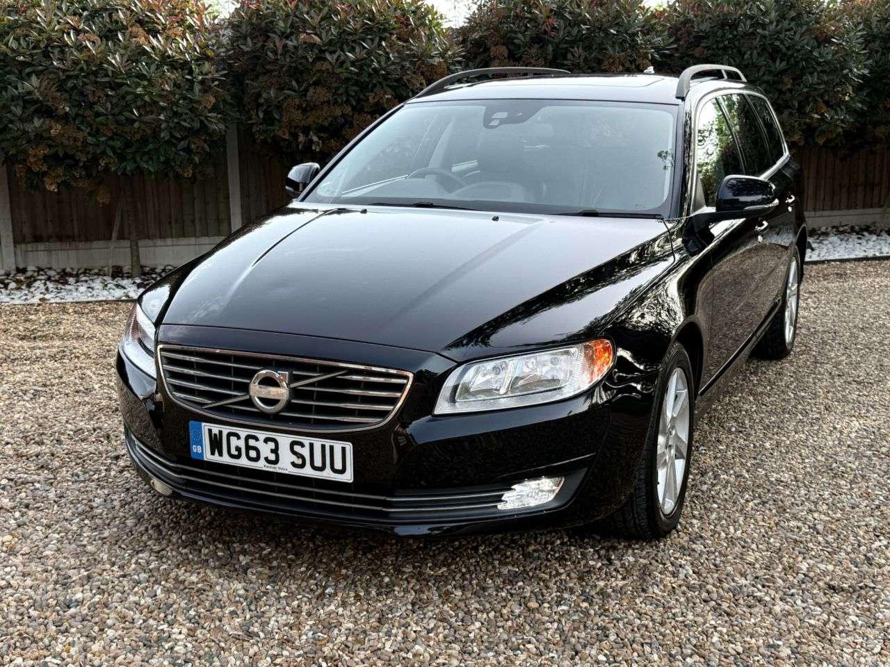 A 2013 VOLVO V70 2.4 D5 SE Estate 5dr Diesel Geartronic Euro 5 (215 ps) A 2013 VOLVO V70 2.4 D5 SE Estate 5dr Diesel Geartronic Euro 5 (215 ps)