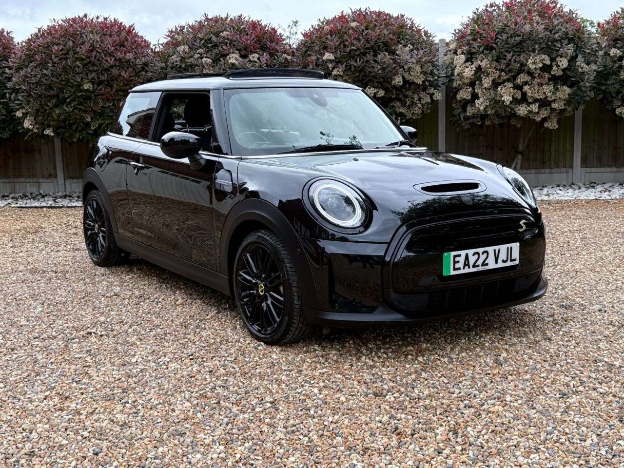 A 2022 MINI ELECTRIC HATCH Cooper SE 32.6kWh Shadow Edition HUGE SPEC Hatchback 3dr Electric Auto (184 A 2022 MINI ELECTRIC HATCH Cooper SE 32.6kWh Shadow Edition HUGE SPEC Hatchback 3dr Electric Auto (184