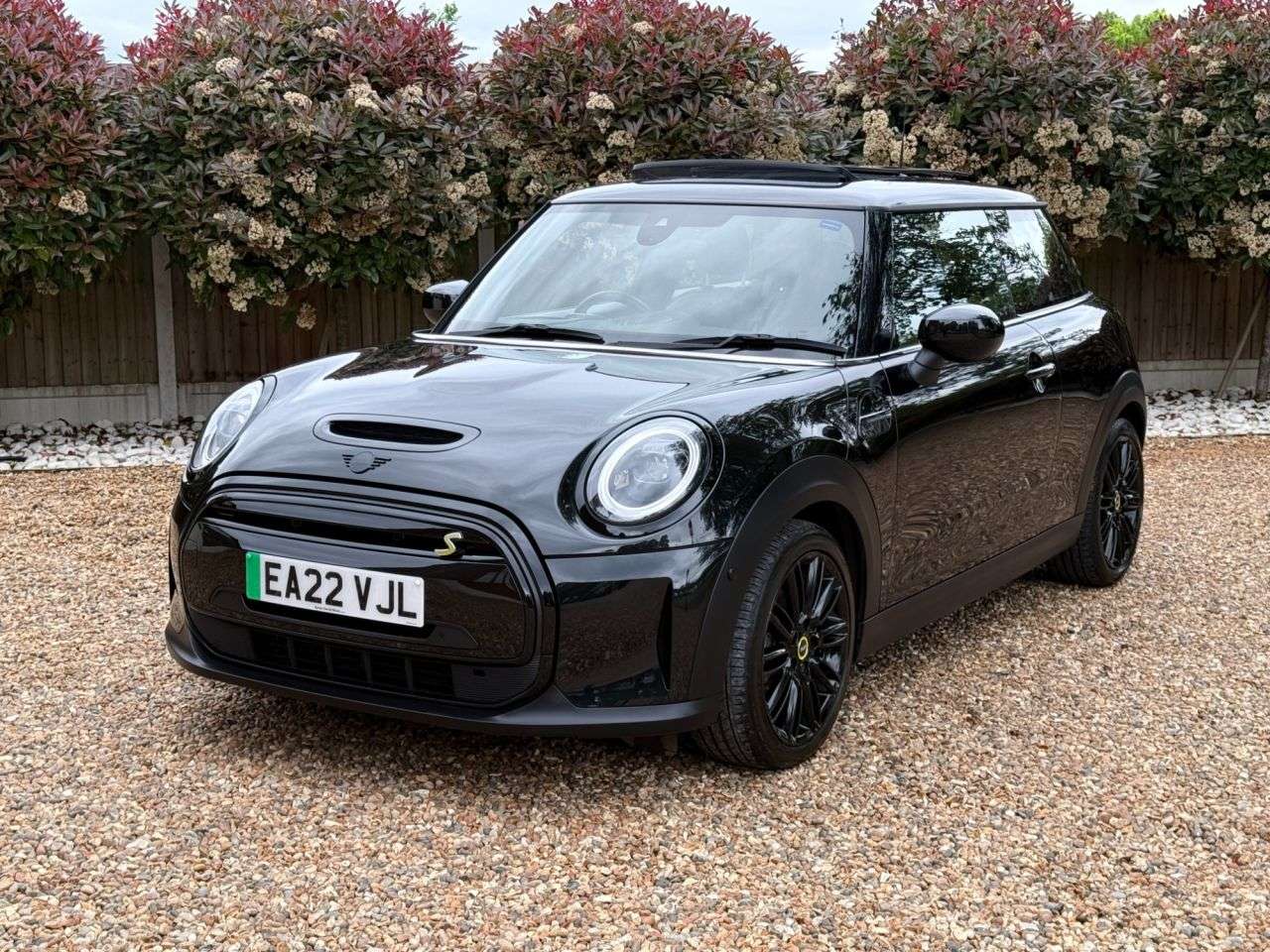 A 2022 MINI ELECTRIC HATCH Cooper SE 32.6kWh Shadow Edition HUGE SPEC Hatchback 3dr Electric Auto (184 A 2022 MINI ELECTRIC HATCH Cooper SE 32.6kWh Shadow Edition HUGE SPEC Hatchback 3dr Electric Auto (184