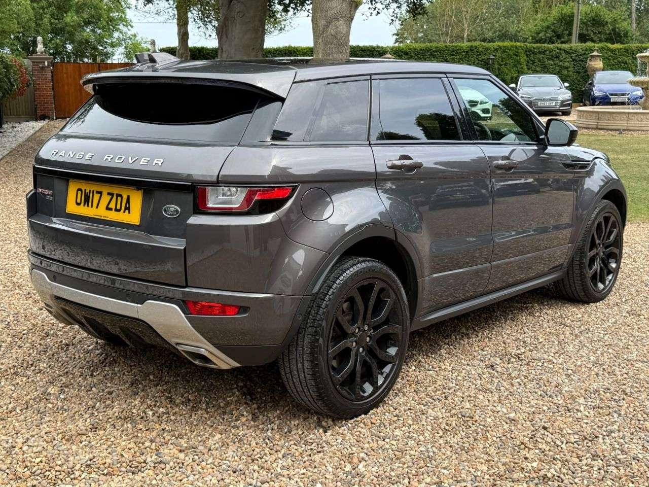 A 2017 LAND ROVER RANGE ROVER EVOQUE 2.0 TD4 HSE Dynamic Lux SUV 5dr Diesel Auto 4WD Euro 6 (s/s) (180 ps) A 2017 LAND ROVER RANGE ROVER EVOQUE 2.0 TD4 HSE Dynamic Lux SUV 5dr Diesel Auto 4WD Euro 6 (s/s) (180 ps)