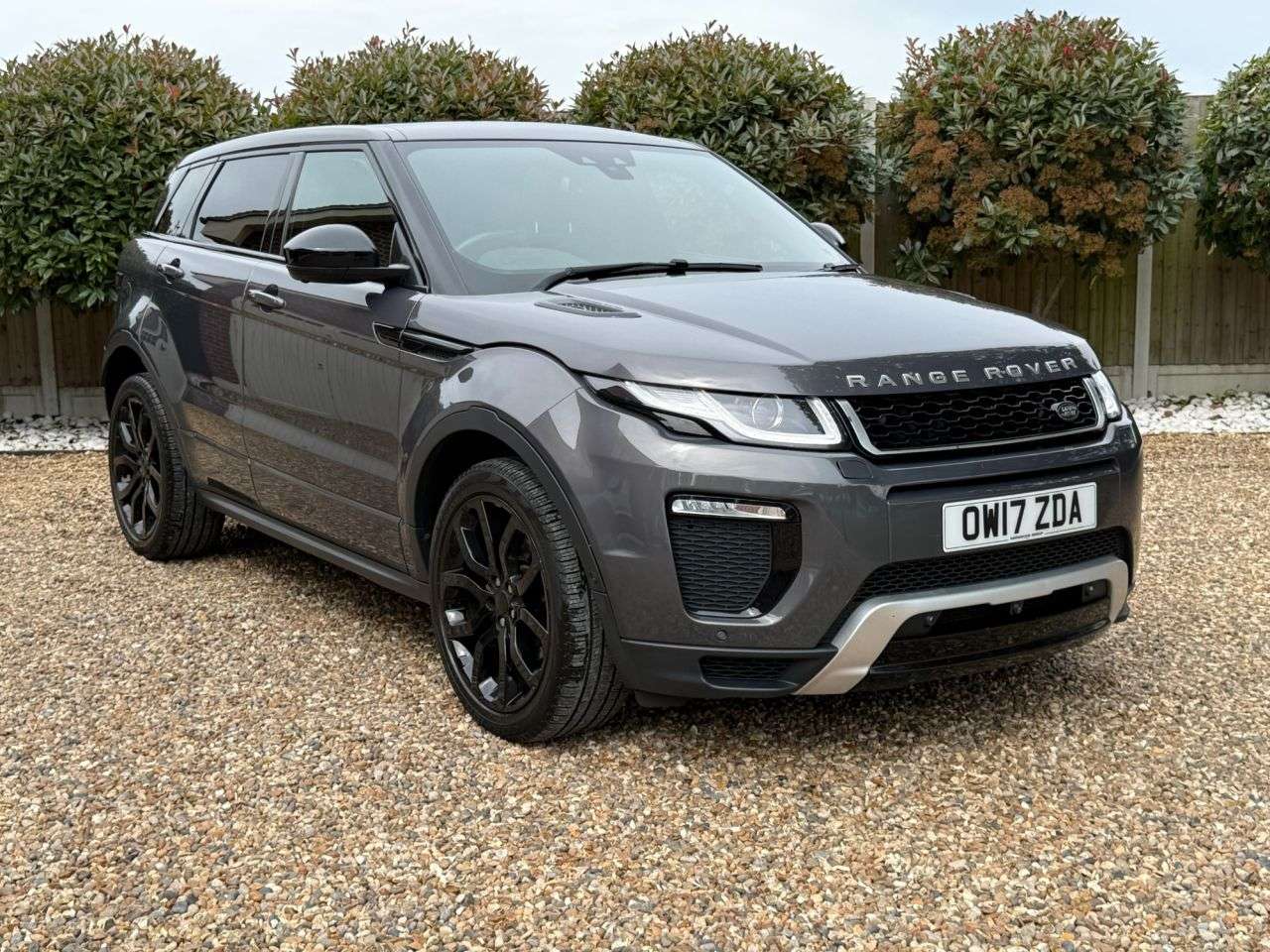 A 2017 LAND ROVER RANGE ROVER EVOQUE 2.0 TD4 HSE Dynamic Lux SUV 5dr Diesel Auto 4WD Euro 6 (s/s) (180 ps) A 2017 LAND ROVER RANGE ROVER EVOQUE 2.0 TD4 HSE Dynamic Lux SUV 5dr Diesel Auto 4WD Euro 6 (s/s) (180 ps)