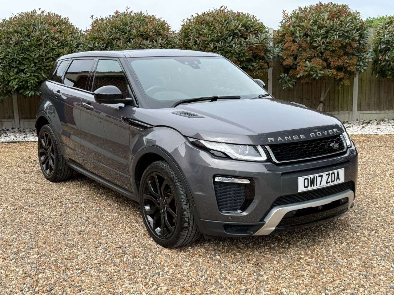 A 2017 LAND ROVER RANGE ROVER EVOQUE 2.0 TD4 HSE Dynamic Lux SUV 5dr Diesel Auto 4WD Euro 6 (s/s) (180 ps) A 2017 LAND ROVER RANGE ROVER EVOQUE 2.0 TD4 HSE Dynamic Lux SUV 5dr Diesel Auto 4WD Euro 6 (s/s) (180 ps)