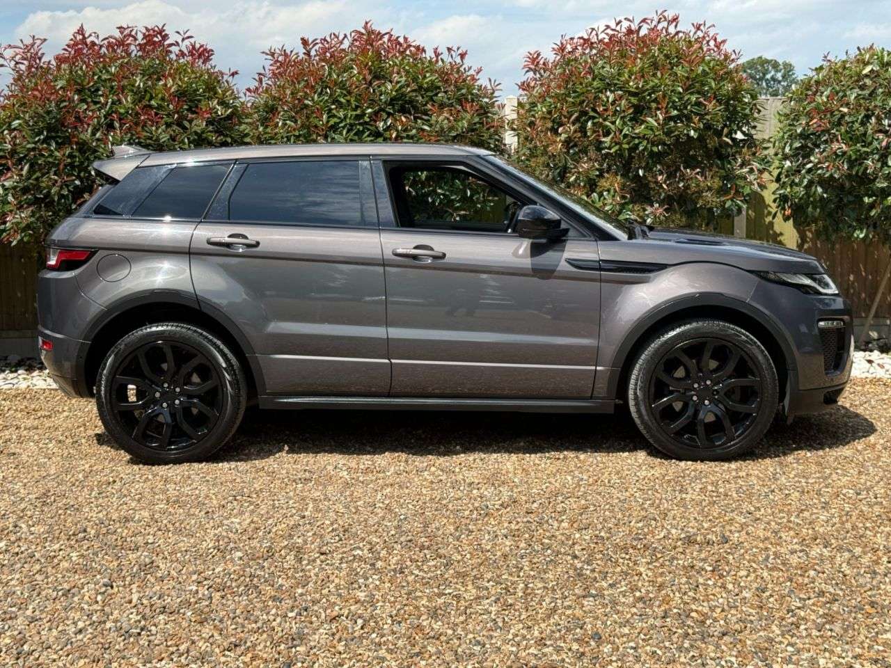 A 2017 LAND ROVER RANGE ROVER EVOQUE 2.0 TD4 HSE Dynamic Lux SUV 5dr Diesel Auto 4WD Euro 6 (s/s) (180 ps) A 2017 LAND ROVER RANGE ROVER EVOQUE 2.0 TD4 HSE Dynamic Lux SUV 5dr Diesel Auto 4WD Euro 6 (s/s) (180 ps)