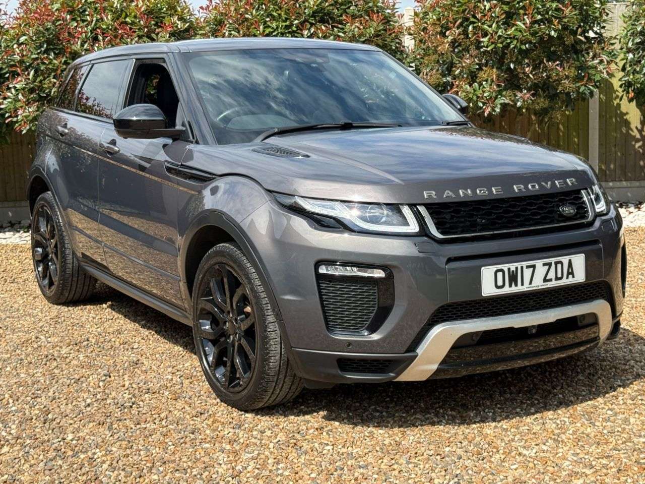 A 2017 LAND ROVER RANGE ROVER EVOQUE 2.0 TD4 HSE Dynamic Lux SUV 5dr Diesel Auto 4WD Euro 6 (s/s) (180 ps) A 2017 LAND ROVER RANGE ROVER EVOQUE 2.0 TD4 HSE Dynamic Lux SUV 5dr Diesel Auto 4WD Euro 6 (s/s) (180 ps)