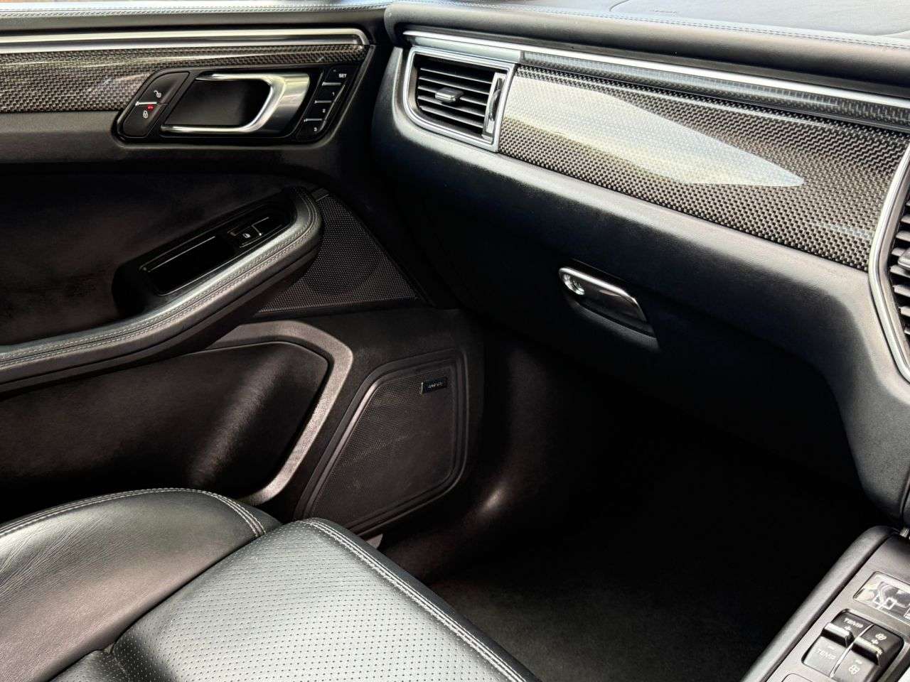 2016 PORSCHE MACAN 2016 PORSCHE MACAN