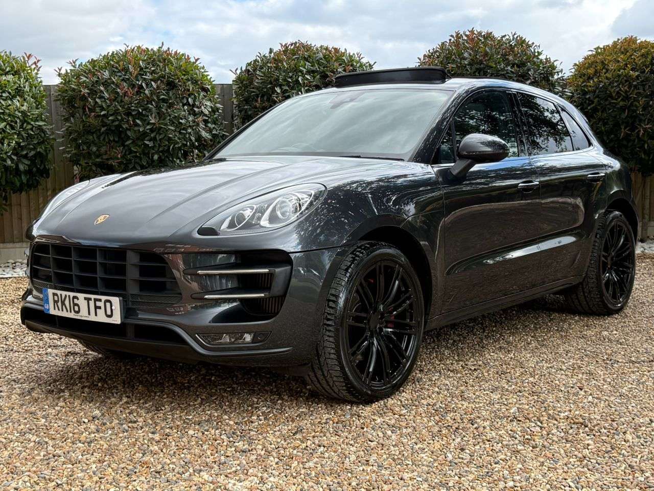 A 2016 PORSCHE MACAN 3.6T V6 Turbo SUV 5dr Petrol PDK 4WD Euro 6 (s/s) (400 ps) A 2016 PORSCHE MACAN 3.6T V6 Turbo SUV 5dr Petrol PDK 4WD Euro 6 (s/s) (400 ps)