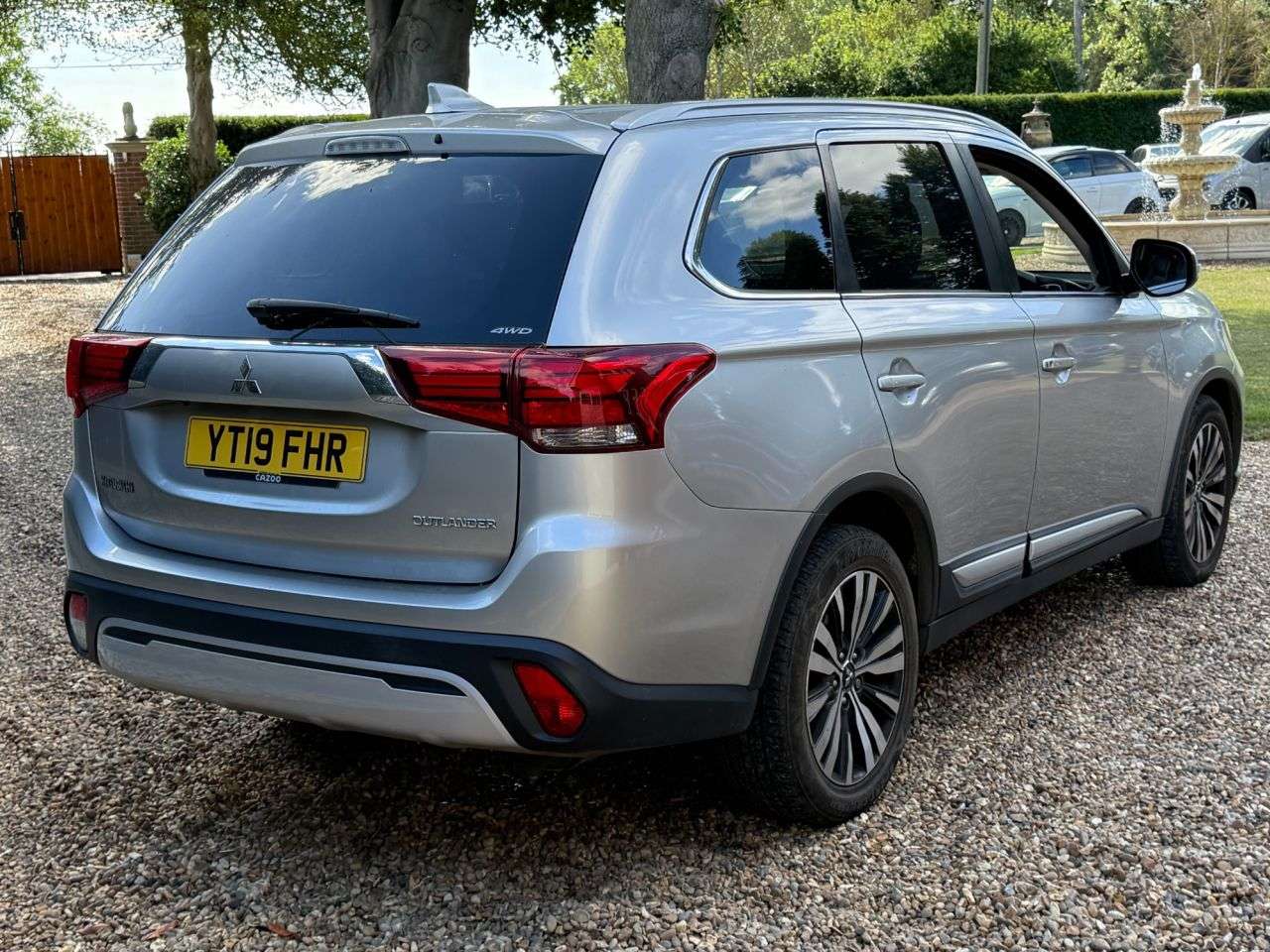 A 2019 MITSUBISHI OUTLANDER 4 A 2019 MITSUBISHI OUTLANDER 4