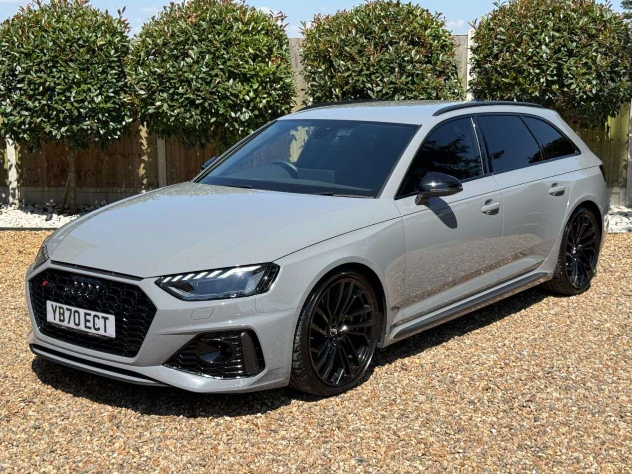 A 2020 AUDI RS4 AVANT 2.9 TFSI V6 Carbon Black Estate 5dr Petrol Tiptronic quattro Euro 6 (s/s) ( A 2020 AUDI RS4 AVANT 2.9 TFSI V6 Carbon Black Estate 5dr Petrol Tiptronic quattro Euro 6 (s/s) (