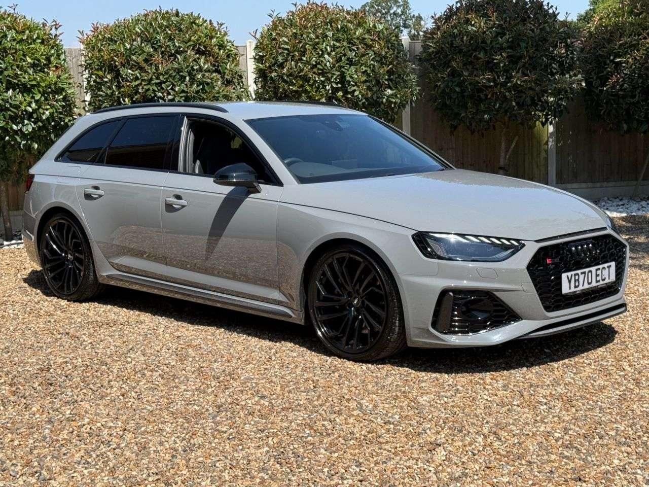 A 2020 AUDI RS4 AVANT 2.9 TFSI V6 Carbon Black Estate 5dr Petrol Tiptronic quattro Euro 6 (s/s) ( A 2020 AUDI RS4 AVANT 2.9 TFSI V6 Carbon Black Estate 5dr Petrol Tiptronic quattro Euro 6 (s/s) (