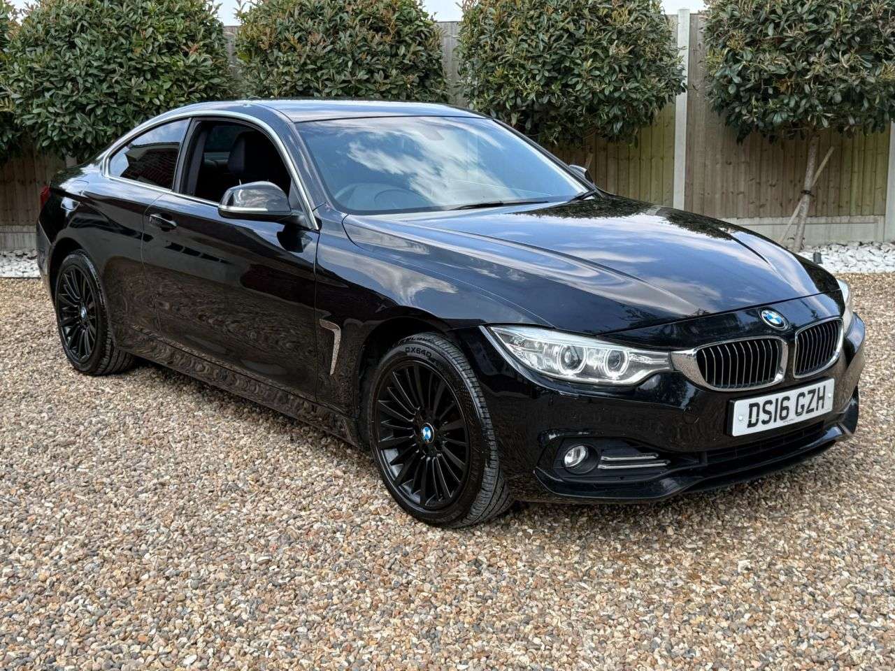 A 2016 BMW 4 SERIES 2.0 420i Luxury Coupe 2dr Petrol Auto xDrive Euro 6 (s/s) (184 ps) A 2016 BMW 4 SERIES 2.0 420i Luxury Coupe 2dr Petrol Auto xDrive Euro 6 (s/s) (184 ps)