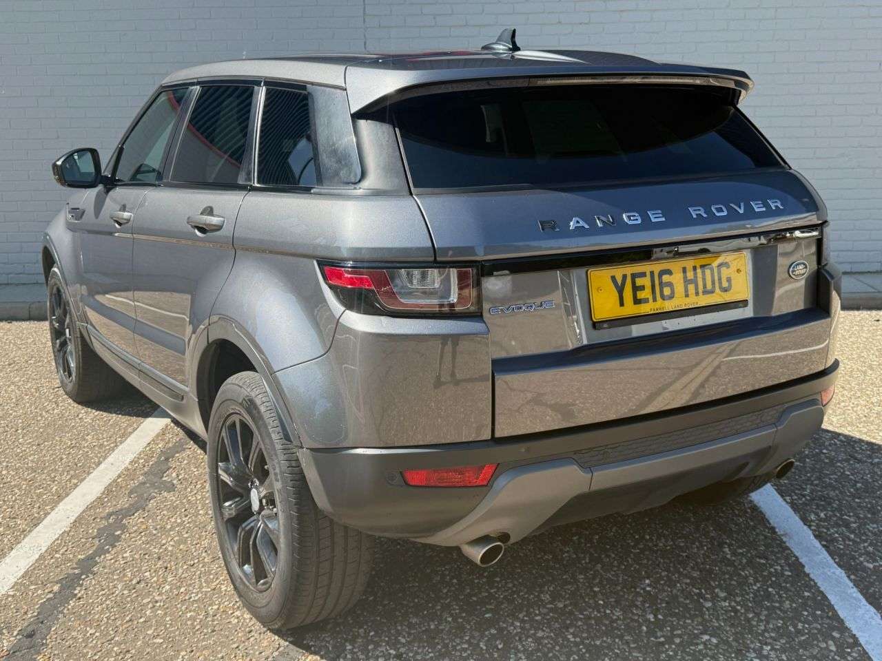 A 2016 LAND ROVER RANGE ROVER EVOQUE 2.0 eD4 SE Tech SUV 5dr Diesel Manual FWD Euro 6 (s/s) (150 ps) A 2016 LAND ROVER RANGE ROVER EVOQUE 2.0 eD4 SE Tech SUV 5dr Diesel Manual FWD Euro 6 (s/s) (150 ps)