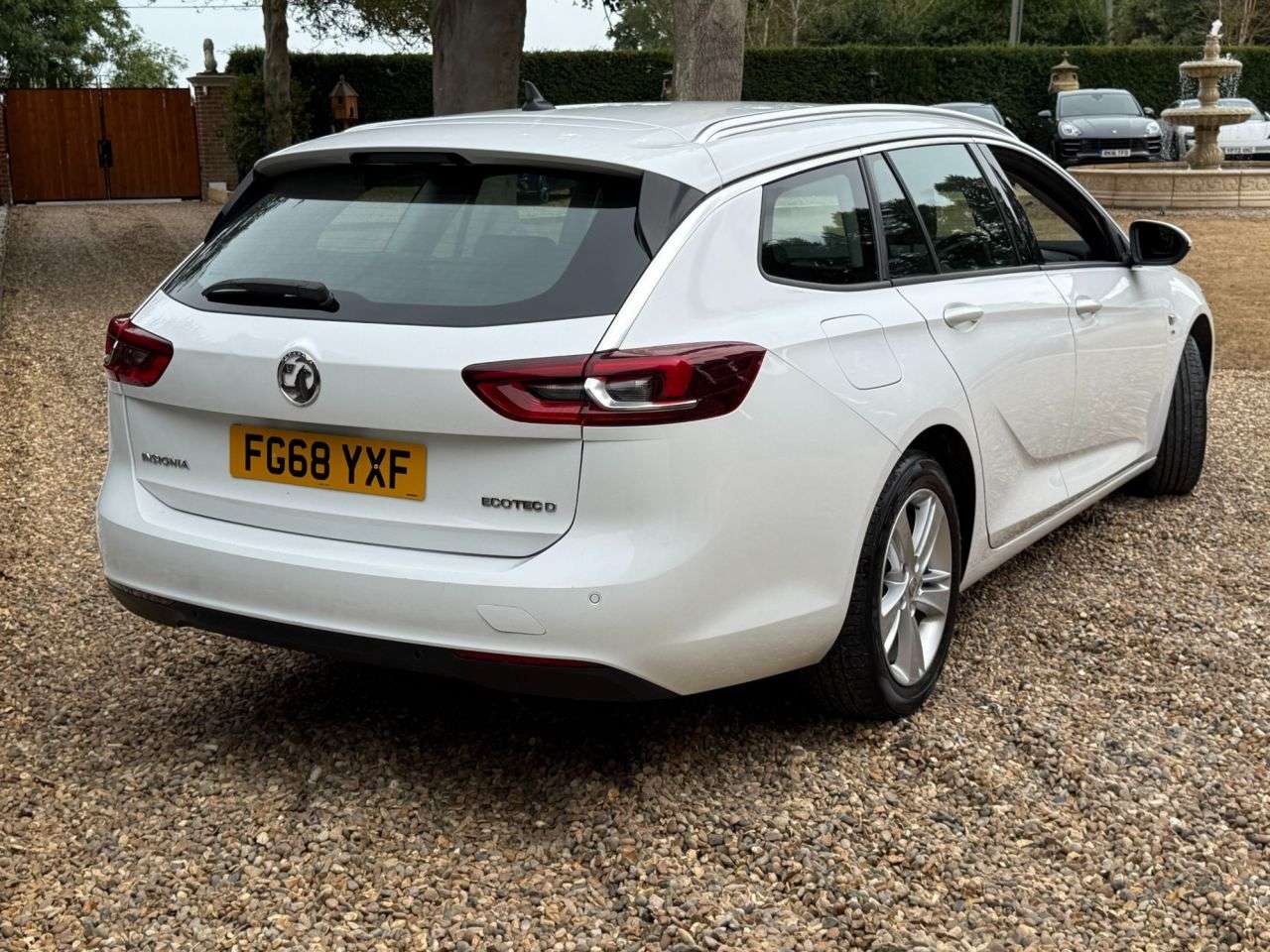 A 2018 VAUXHALL INSIGNIA 1.6 Turbo D ecoTEC BlueInjection SRi Nav Sports Tourer 5dr Diesel Manual Eu A 2018 VAUXHALL INSIGNIA 1.6 Turbo D ecoTEC BlueInjection SRi Nav Sports Tourer 5dr Diesel Manual Eu