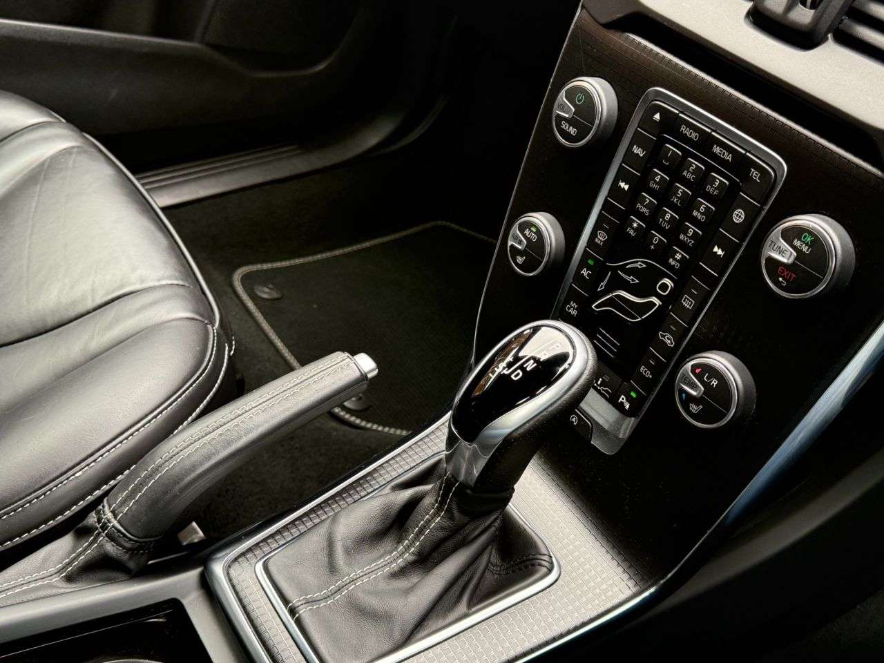 2016 VOLVO V40 2016 VOLVO V40
