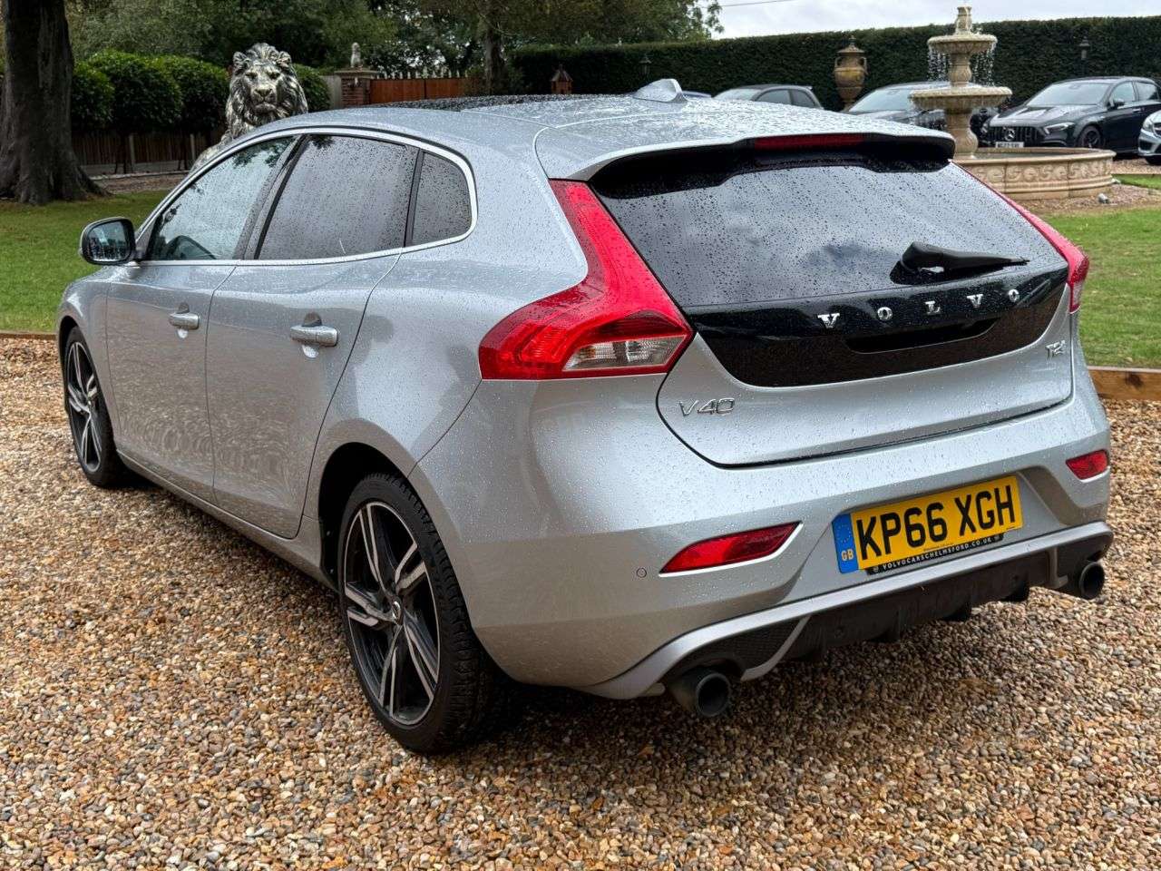 A 2016 VOLVO V40 1.5 T2 R-Design Pro Hatchback 5dr Petrol Auto Euro 6 (s/s) (122 ps) A 2016 VOLVO V40 1.5 T2 R-Design Pro Hatchback 5dr Petrol Auto Euro 6 (s/s) (122 ps)