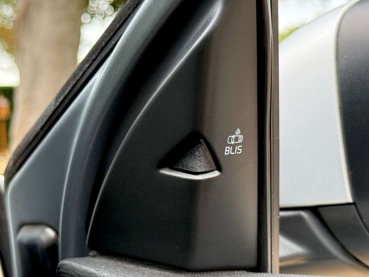 2016 VOLVO V40 2016 VOLVO V40