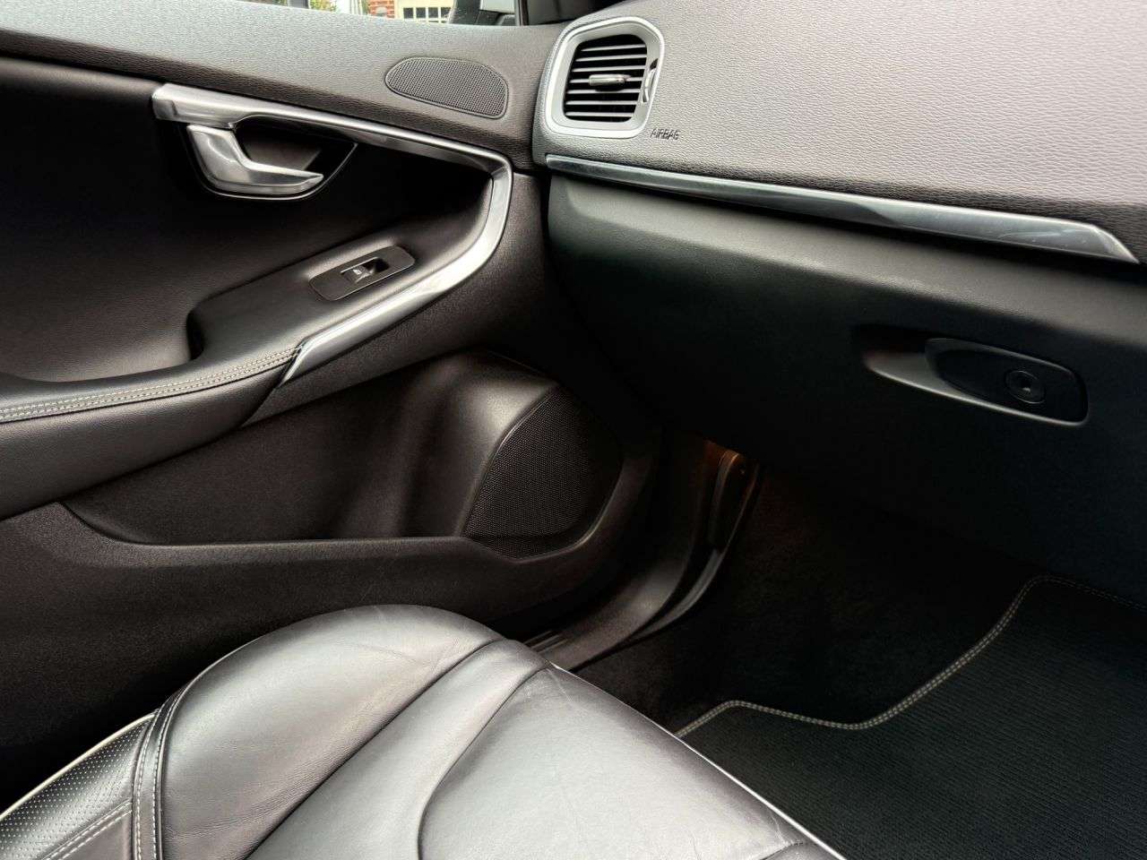 2016 VOLVO V40 2016 VOLVO V40