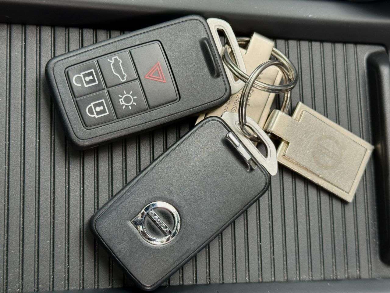 2016 VOLVO V40 2016 VOLVO V40