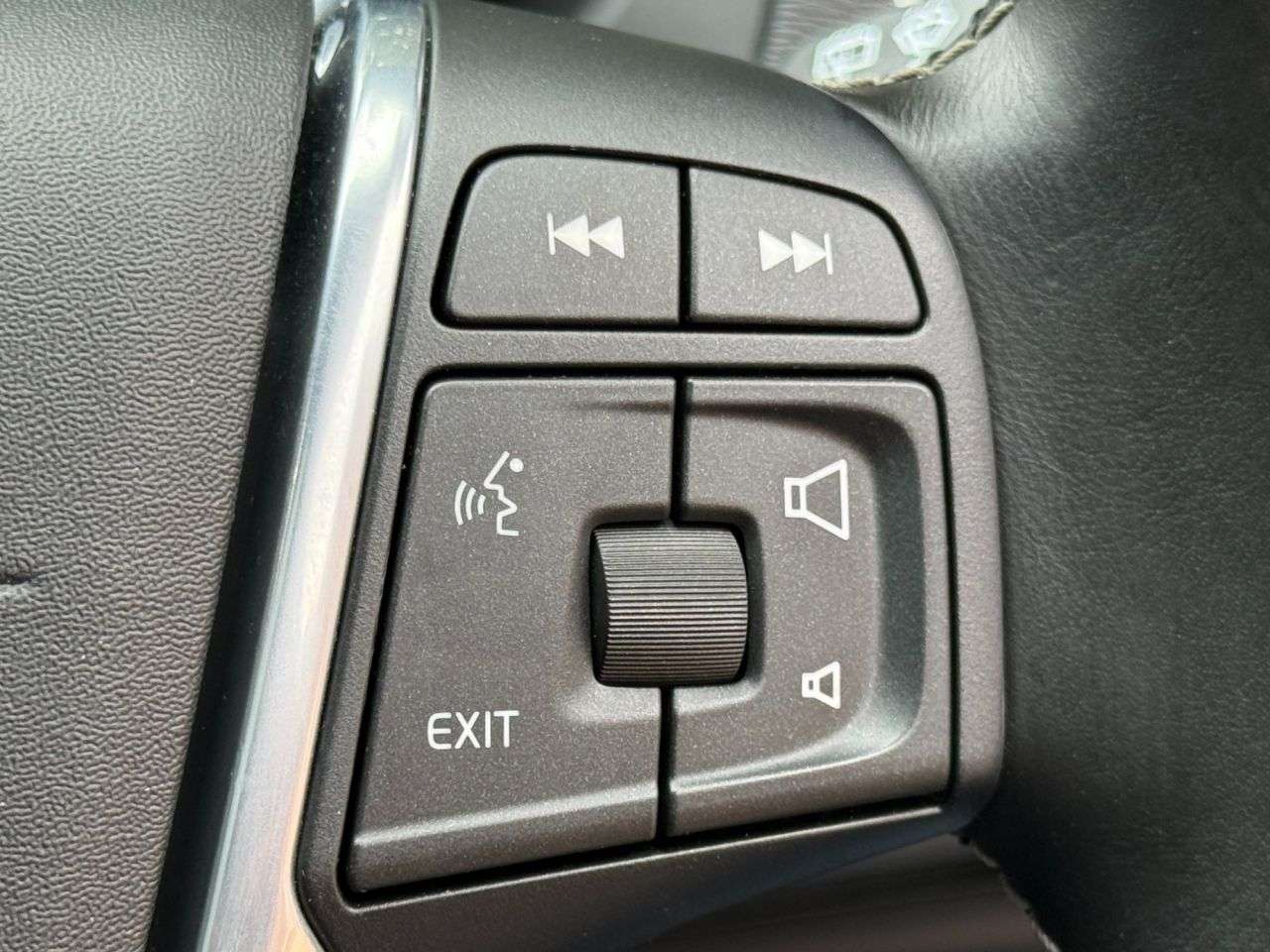 2016 VOLVO V40 2016 VOLVO V40
