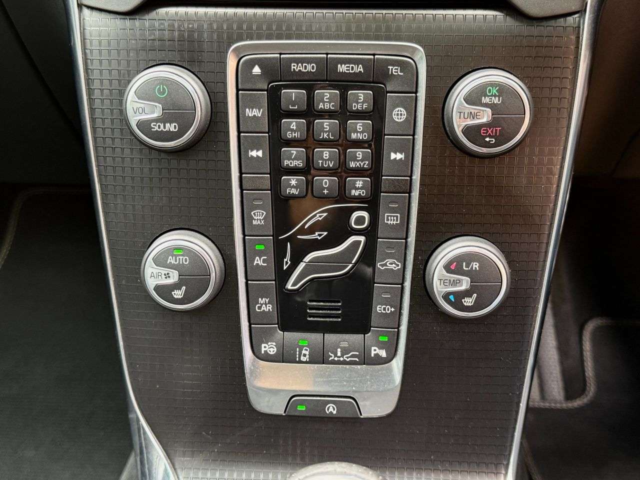 2016 VOLVO V40 2016 VOLVO V40