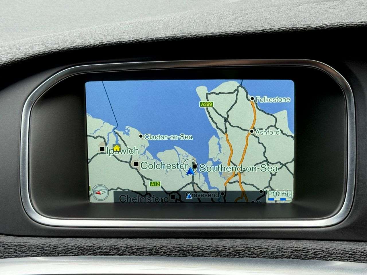 2016 VOLVO V40 2016 VOLVO V40